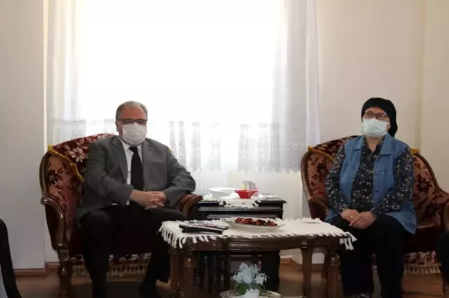 Son dakika haberi | Kaymakam Türköz, Şehit Öğretmen Aybüke Yalçın'ın ailesini ziyaret etti