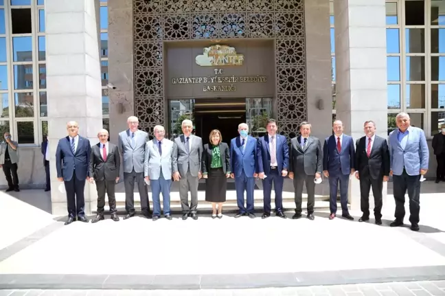 İmamoğlu Fatma Şahin'i ziyaret etti