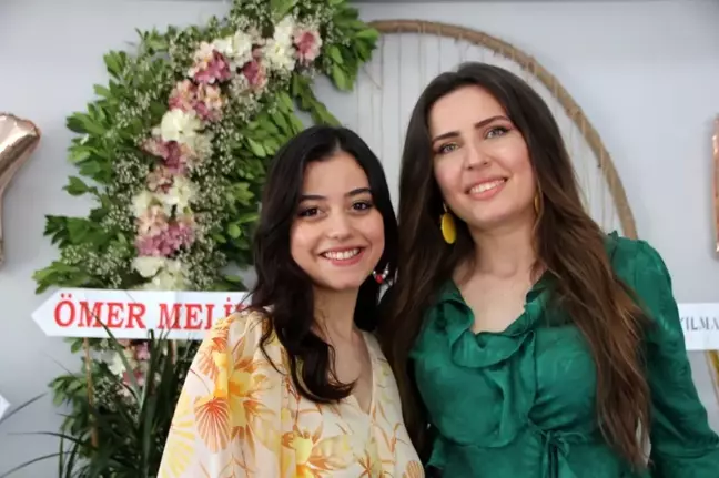 Arkadaşlıkları ilkokula dayanan kızlar iş yerlerini açtı