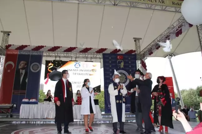 Ankara Üniversitesi Tıp Fakültesi yeni mezunlarını verdi