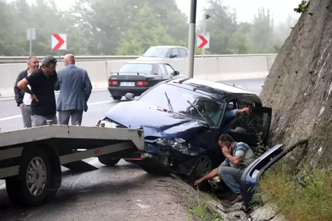 Bolu Dağı'nda otomobil şarampole uçtu: 2 yaralı