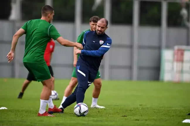 Bursaspor Teknik Direktörü Mustafa Er ve yardımcısı Batalla'dan özel ders
