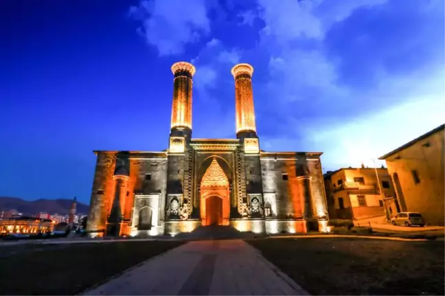 Erzurum Çifte Minareli Medrese, Vakıf Eserleri Müzesi Olarak Kapılarını Tekrar Açtı