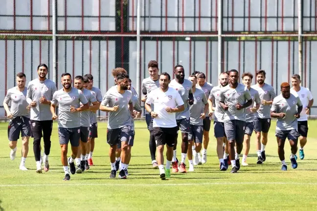 Samsunspor'da 16 futbolcu ayrıldı, 12 futbolcu transfer edildi