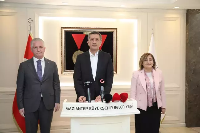 Fatma Şahin, Milli Eğitim Bakanı Ziya Selçuk'u makamında ağırladI