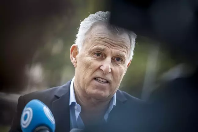 Son dakika gündem: Hollandalı ünlü gazeteci Peter R de Vries silahlı saldırıya uğradı