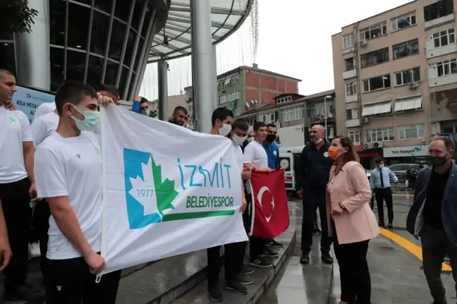 İzmitli pehlivanlar Kırkpınar'a uğurlandı