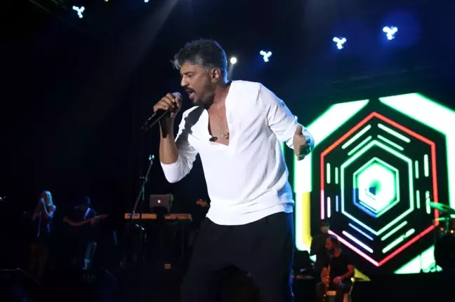 Emre Altuğ Kocaeli'yi coşturdu