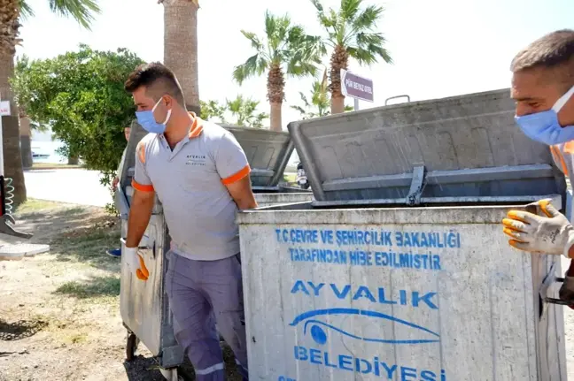 Ayvalık Belediyesi'nden bayram öncesi konteyner temizliği