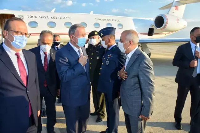 Son dakika... Bakan Akar, Bursa'da 'Darbeler ve Terörizm' konulu seminere katıldı