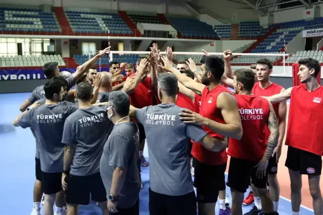 A Milli Erkek Voleybol Takımı, İstanbul'da kampa girdi