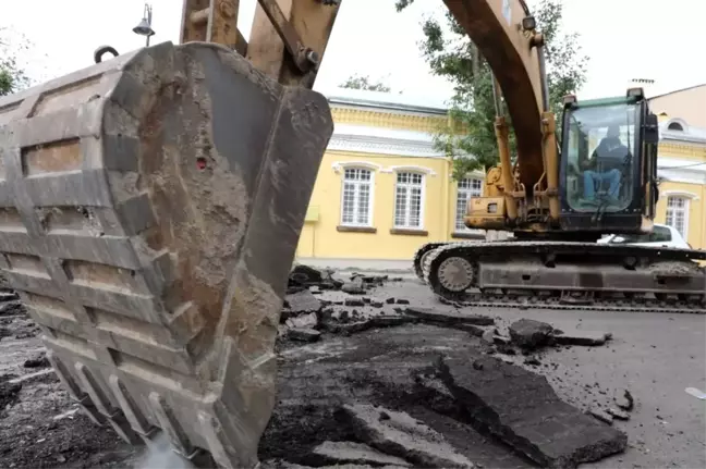 Kars'ta yol yapım çalışmaları sürüyor