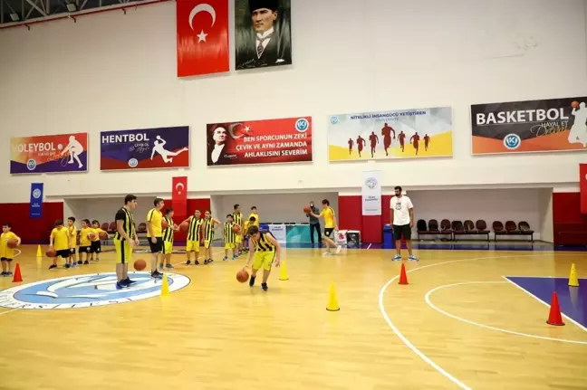 Başkan ve rektör basketbolcularla buluştu