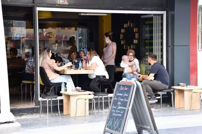 Çorum'da kafe işletmecisi çift bir günlük kazancını TEMA'ya bağışladı