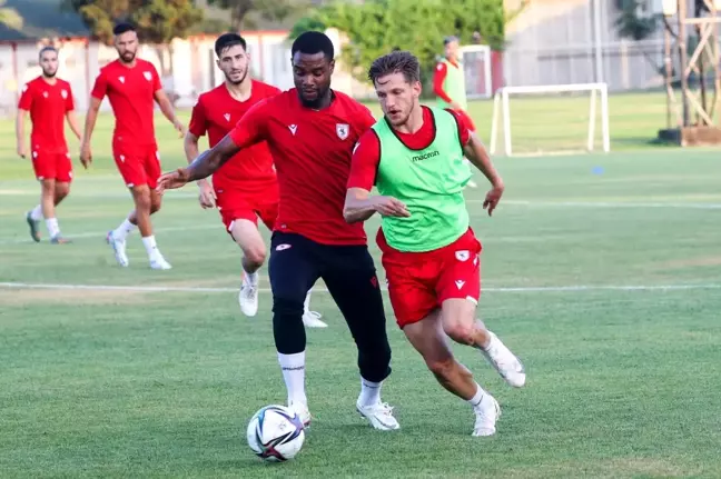 Samsunspor'da 18 futbolcu ayrıldı, 16 futbolcu transfer edildi