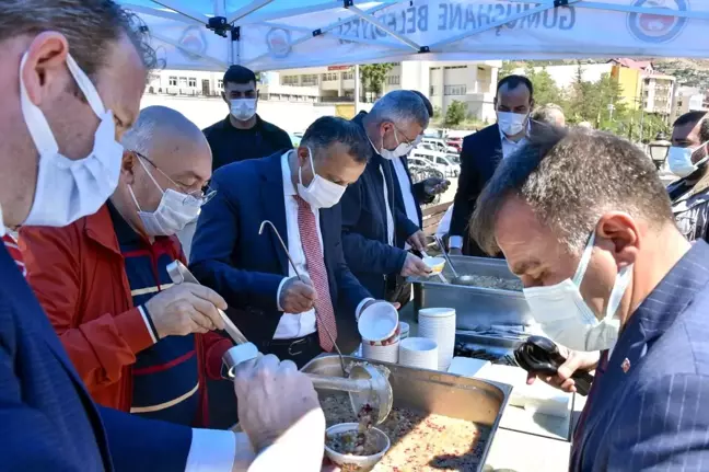 Gümüşhane'de vatandaşlara aşure ikram edildi