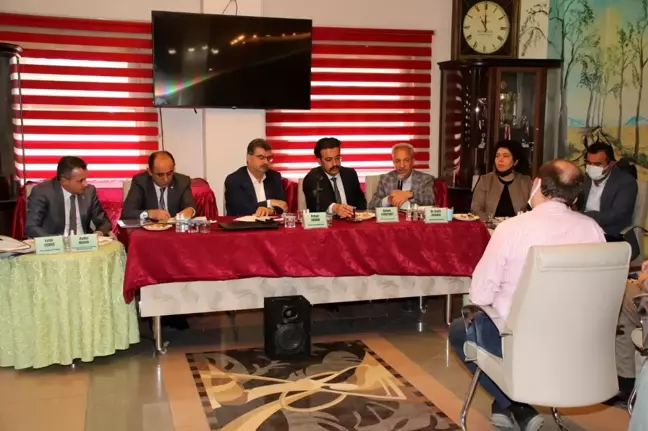 Akşehir'de muhtarlara bilgilendirme toplantısı yapıldı