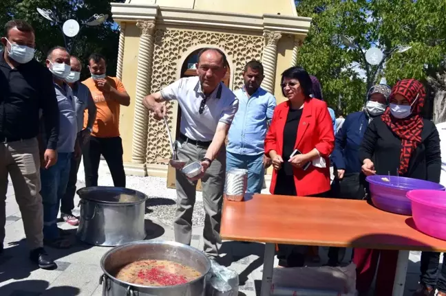 Gördes AK Parti'den bin kişilik aşure hayrı