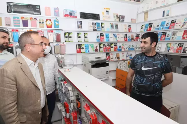 AK Parti İzmir İl Başkanı Kerem Ali Sürekli, Karabağlar'da esnafla bir araya geldi