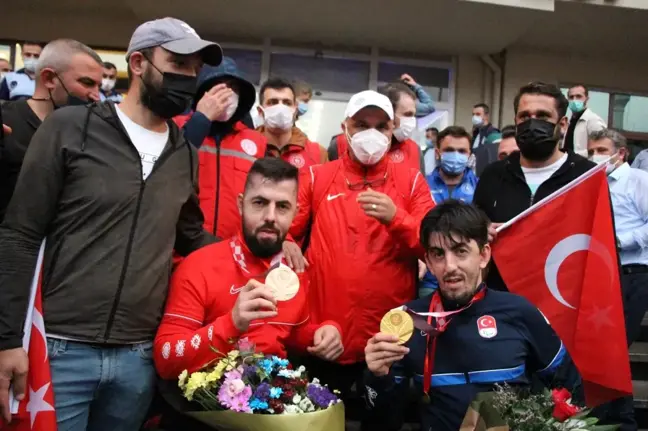 Türkiye'nin gururu olan sporcular memleketleri Of'ta coşkuyla karşılandı