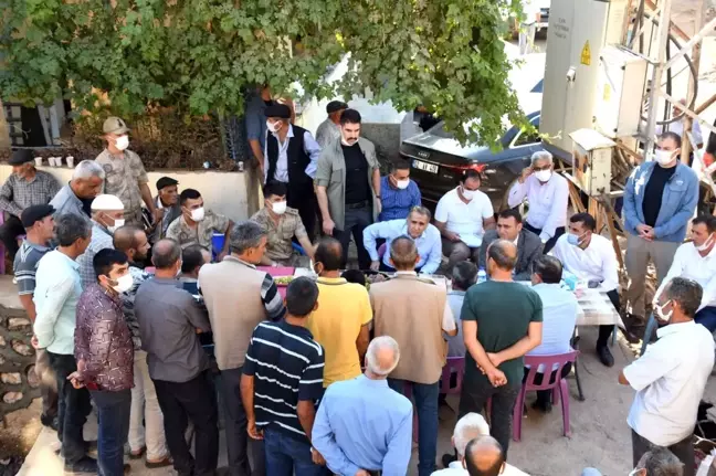 Vali Mahmut Çuhadar, depremden etkilenen Gerger Gölyurt'ta