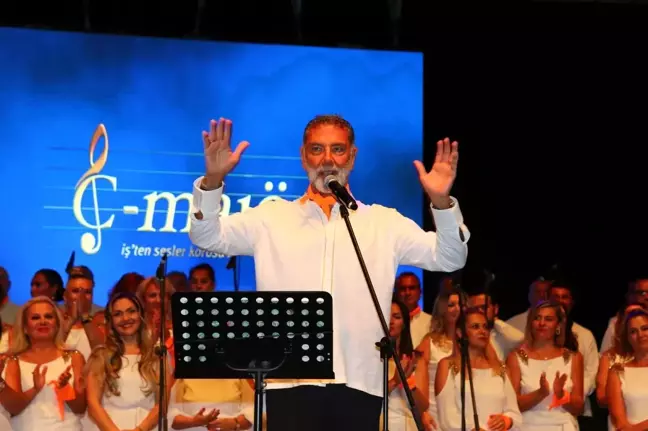 İş'ten Sesler Korosu, Bodrum'un yaralarını sarmak için muhteşem bir konser verdi