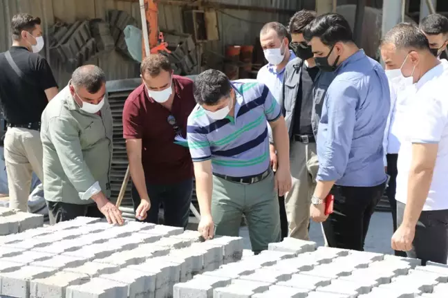 Cizre Kaymakamı Tunç, beton parke ve boru üretim tesisinde incelemelerde bulundu