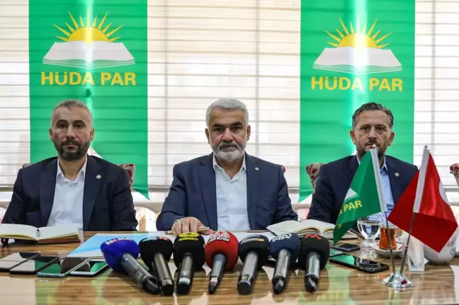 HÜDA PAR Genel Başkanı Yapıcıoğlu, Van'da gazetecilerle bir araya geldi Açıklaması
