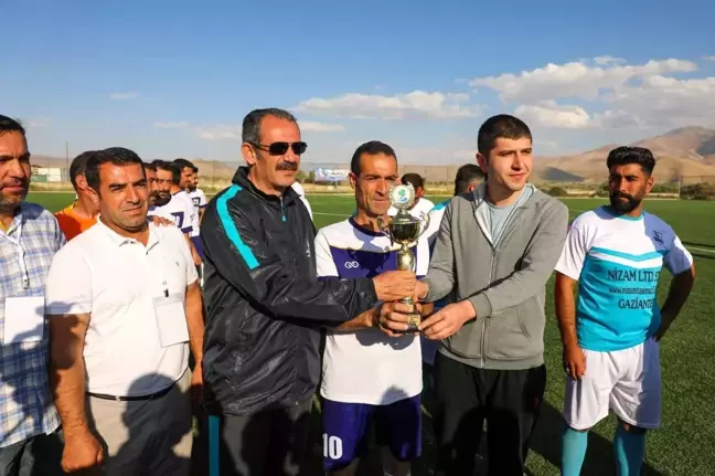 Gürpınar'ın şampiyonu Arkboyuspor oldu