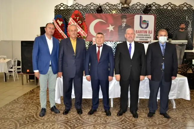 Bartınlılar Derneği'nde Adem Aydeniz güven tazeledi