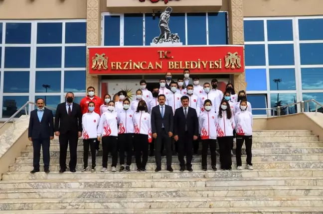 Başkan Aksun sporcuları ağırladı
