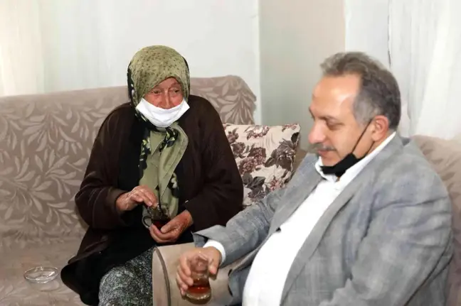 Başkan Yalçın yaşlıların duasını almaya devam ediyor