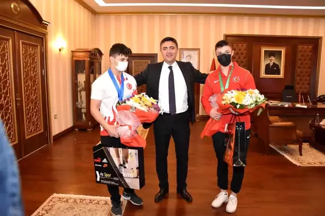 Vali Tekbıyıkoğlu, şampiyon kardeşleri kabul etti