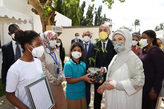Emine Erdoğan, Togo'da Türkiye Maarif Vakfı Eğitim Kampüsü'nün açılışına katıldı