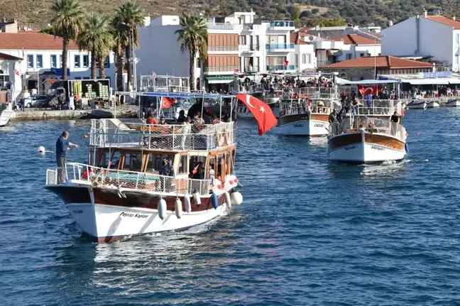 Foça'da Cumhuriyet Bayramı kutlamaları, çocuklarla başladı