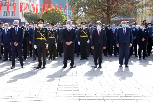 29 Ekim Cumhuriyet Bayramı Dolayısıyla Çelenk Sunma Töreni Düzenledi.