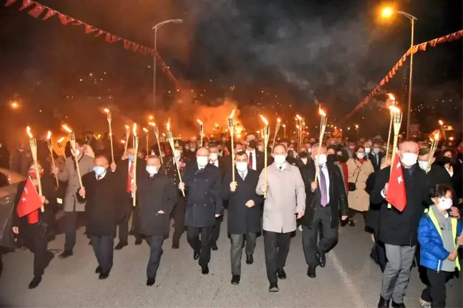 Cumhuriyetimizin Kuruluşunun 98. Yıl Dönümü Kutlamaları Kapsamında Fener Alayı Gerçekleştirildi