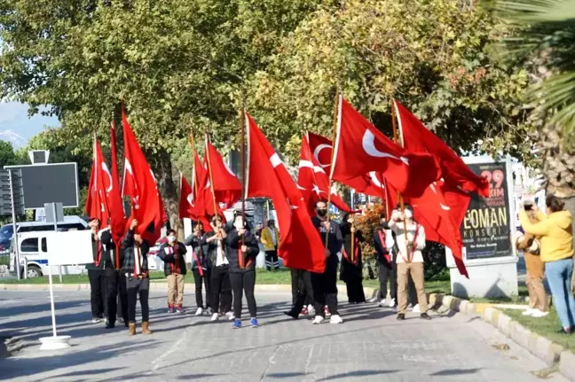 Edremit'te 29 Ekim Cumhuriyet Bayramı coşkuyla kutlandı