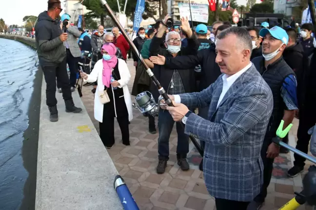Balık Yakalama Yarışması'nda ilk oltayı Başkan Büyükakın attı