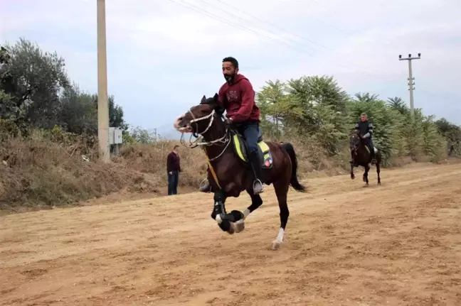 İzmir'de geleneksel rahvan at yarışları yapıldı