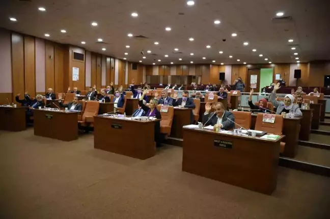 Kartal Belediye Meclisi'nden kadına yönelik şiddete karşı anlamlı mesaj