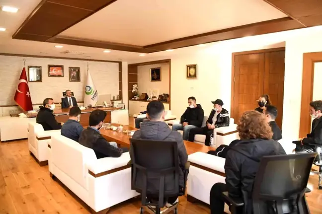 Başkan Çiftçi, POMEM'i kazanan gençleri ağırladı