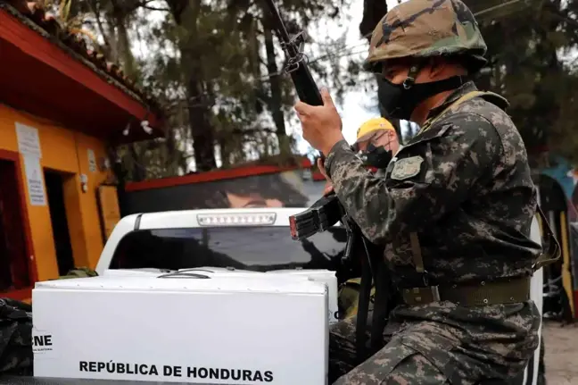 Honduras'ta halk devlet başkanlığı ve genel seçimler için sandık başında