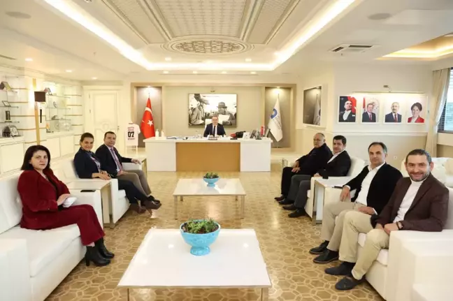 AGC Başkanı İdris Taş, Büyükşehir Belediye Başkanı Böcek'i ziyaret etti