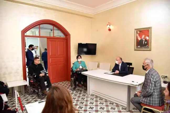 Engelli derneklerinden Vali Karadeniz'le buluştu