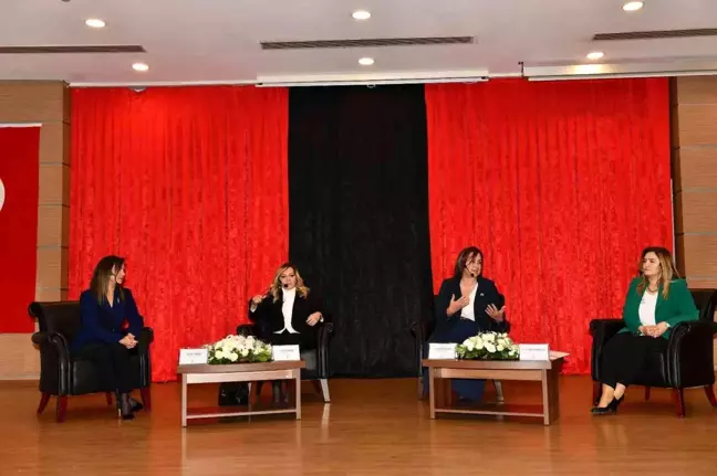 Çiğli'de, kadının siyasetteki yeri konuşuldu