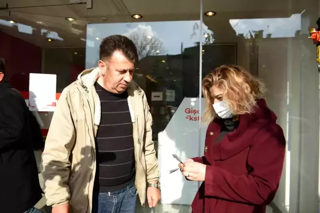 ATM'de unutulan parayı sahibine ulaştırdı