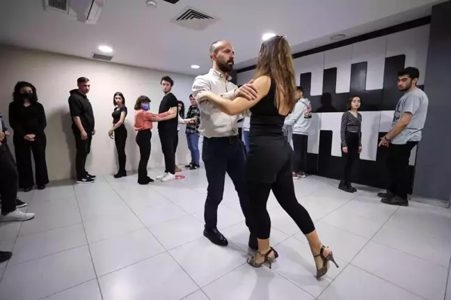Tarık Akan Gençlik Merkezi'nde dans kurslarına büyük ilgi