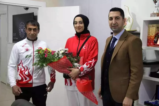 Dünya 3'üncüsü Ahsen Duran memleketi Elazığ'da