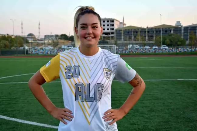 Survivor'a katılacak olan Aycan'a takım arkadaşlarından destek